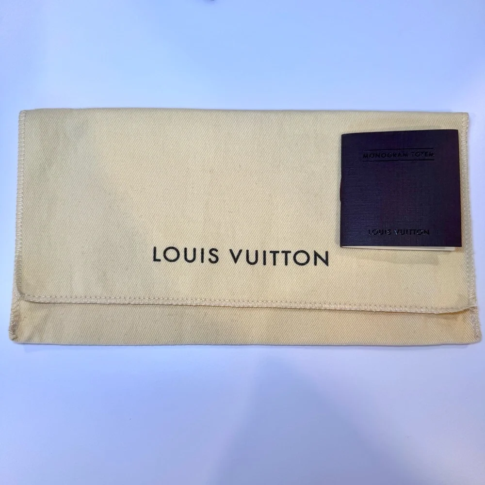 Rare Louis Vuitton Limited Edition Monogram Logo Totem Zippy Continental Wallet